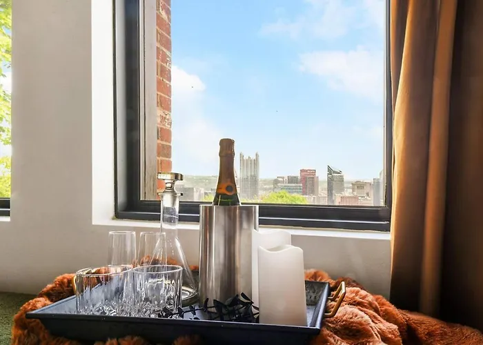 Apartment Hostwise - Grandview Studio, Skyline Views, Private Parking