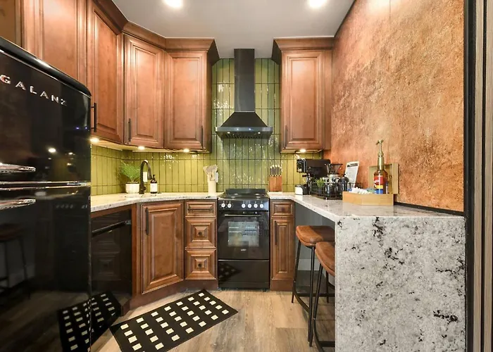 Apartment Hostwise - Grandview Studio, Skyline Views, Private Parking *