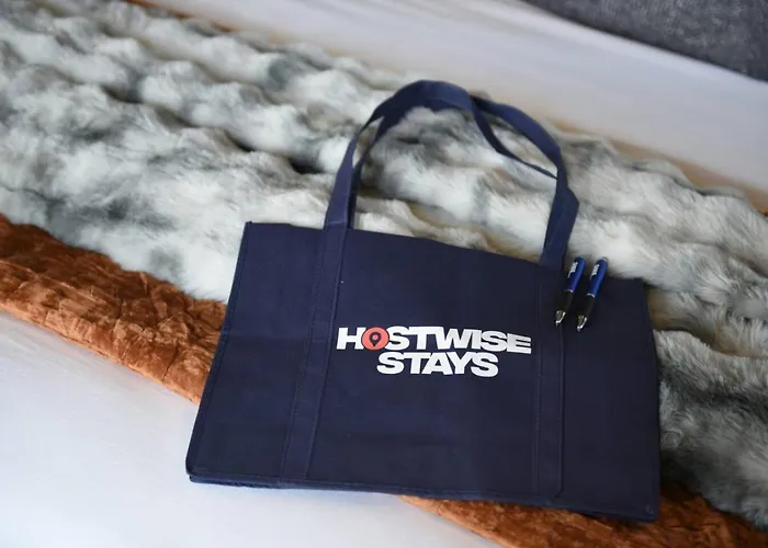 Hostwise - Grandview Studio, Skyline Views, Private Parking