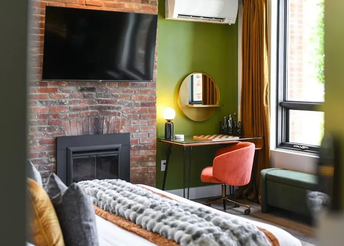 Hostwise - Grandview Studio, Skyline Views, Private Parking Apartment