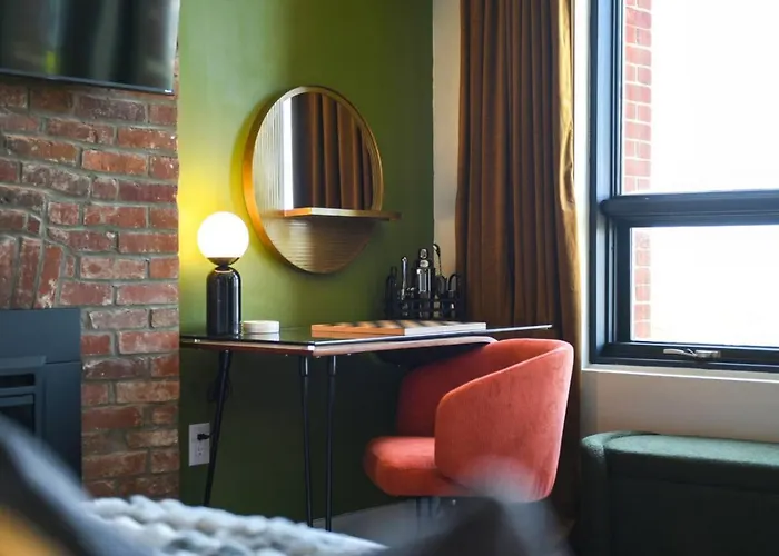 Apartment Hostwise - Grandview Studio, Skyline Views, Private Parking *
