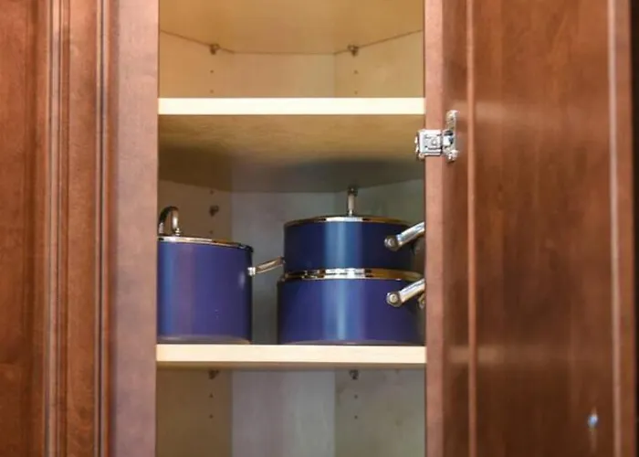 Hostwise - Grandview Studio, Skyline Views, Private Parking Apartment *