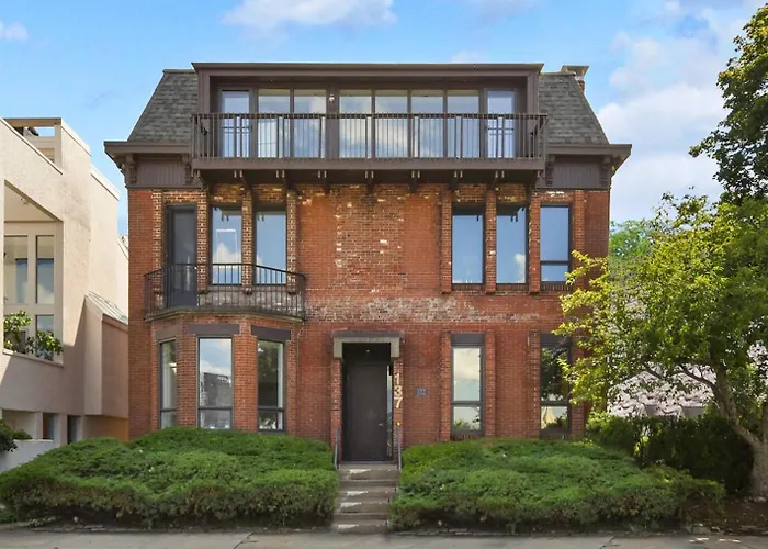 Hostwise - Grandview Studio, Skyline Views, Private Parking *