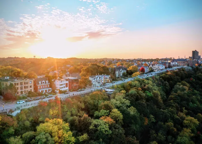 Hostwise - Grandview Studio, Skyline Views, Private Parking